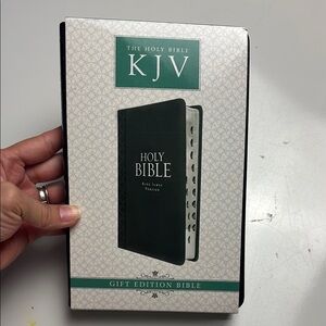 KJV Standard‎ Size Thumb Index Edition Gift Edition